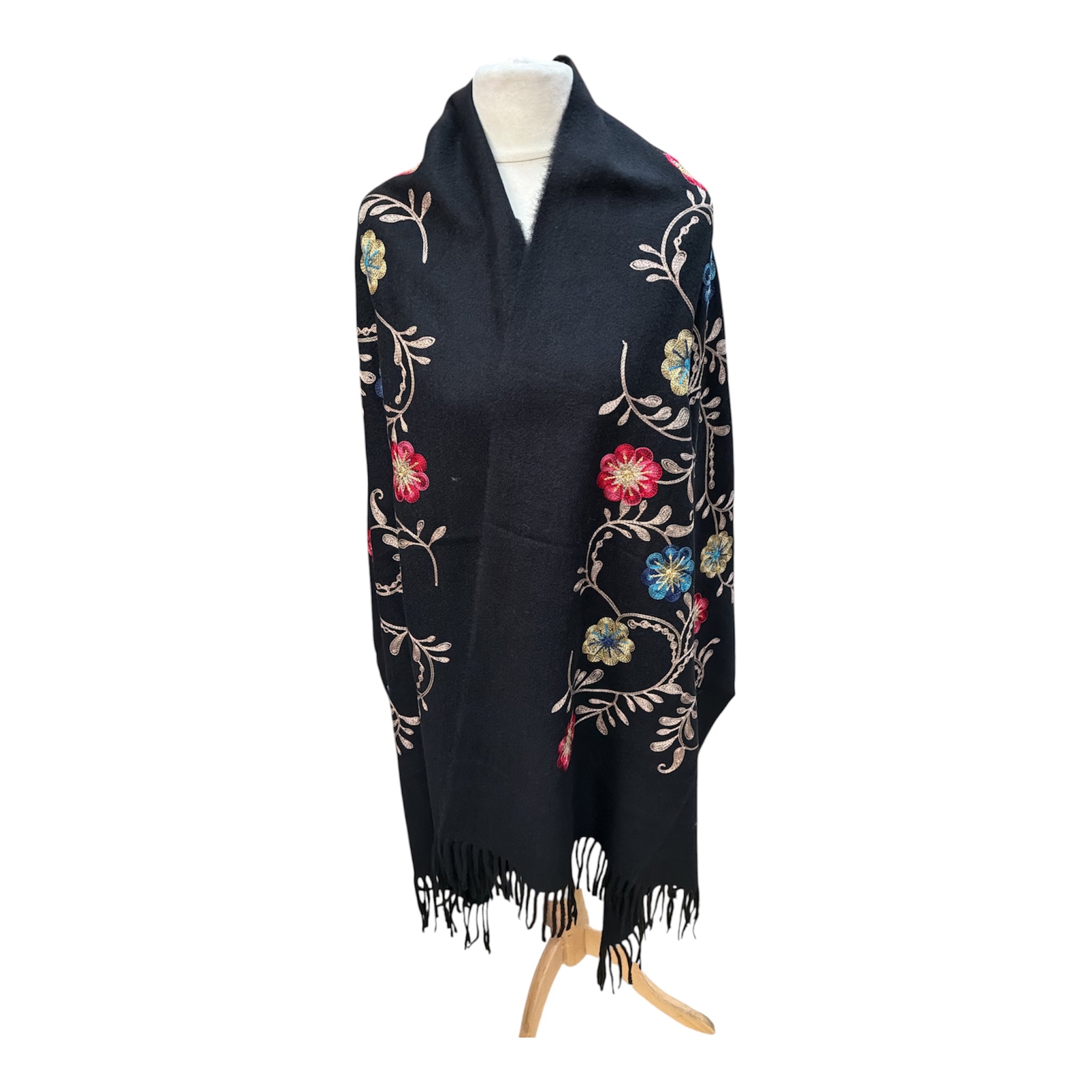 Grande écharpe‑châle à broderies florales colorées. (X8)