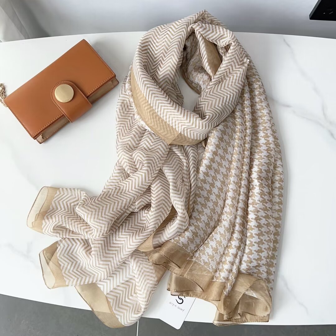 Foulards touche soie motif mélange(x12)