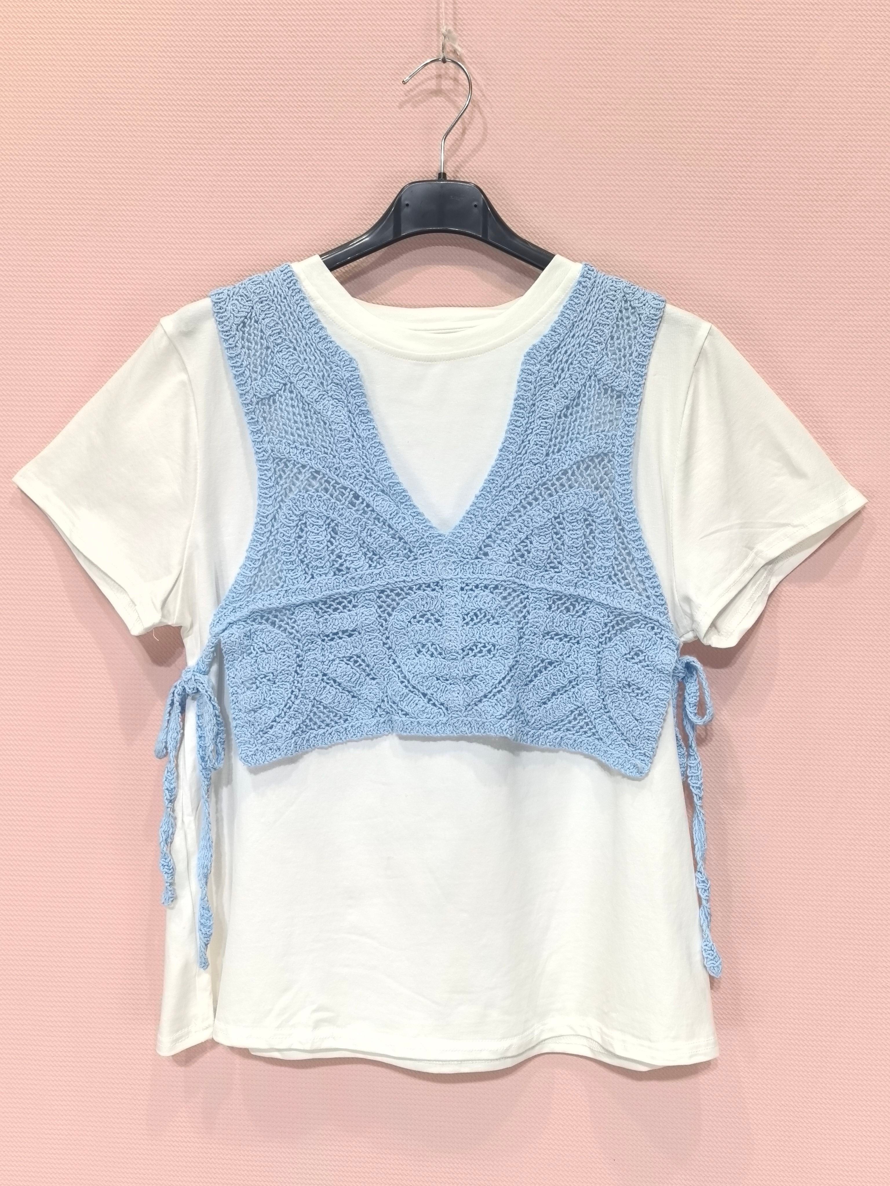 T-shirt blanc avec débardeur crocheté superposé(x8)