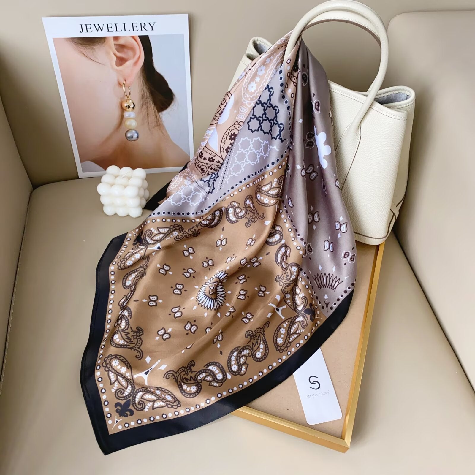 Foulard Carré touche soie 70cmx70cm (x12)#30