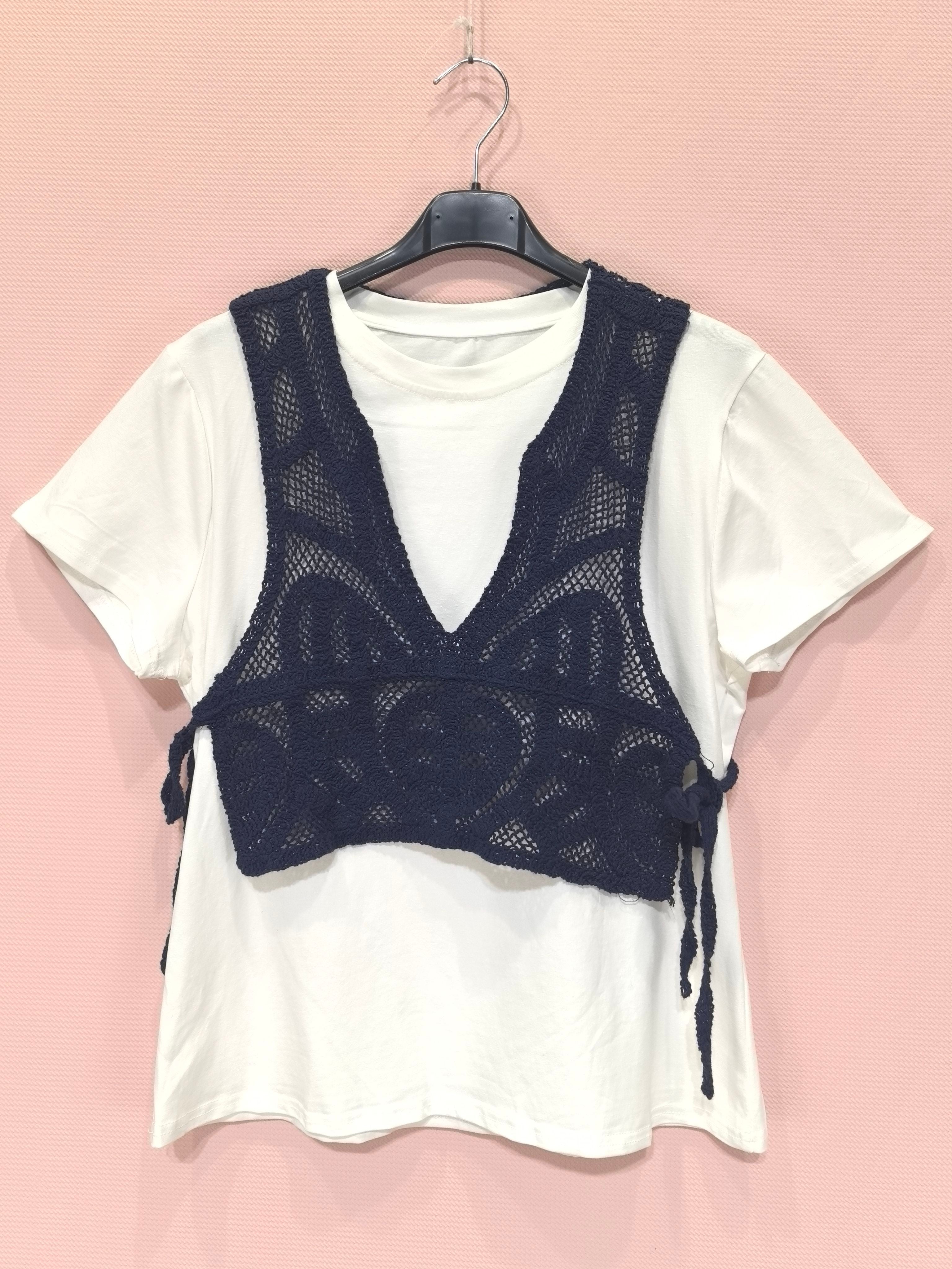 T-shirt blanc avec débardeur crocheté superposé(x8)