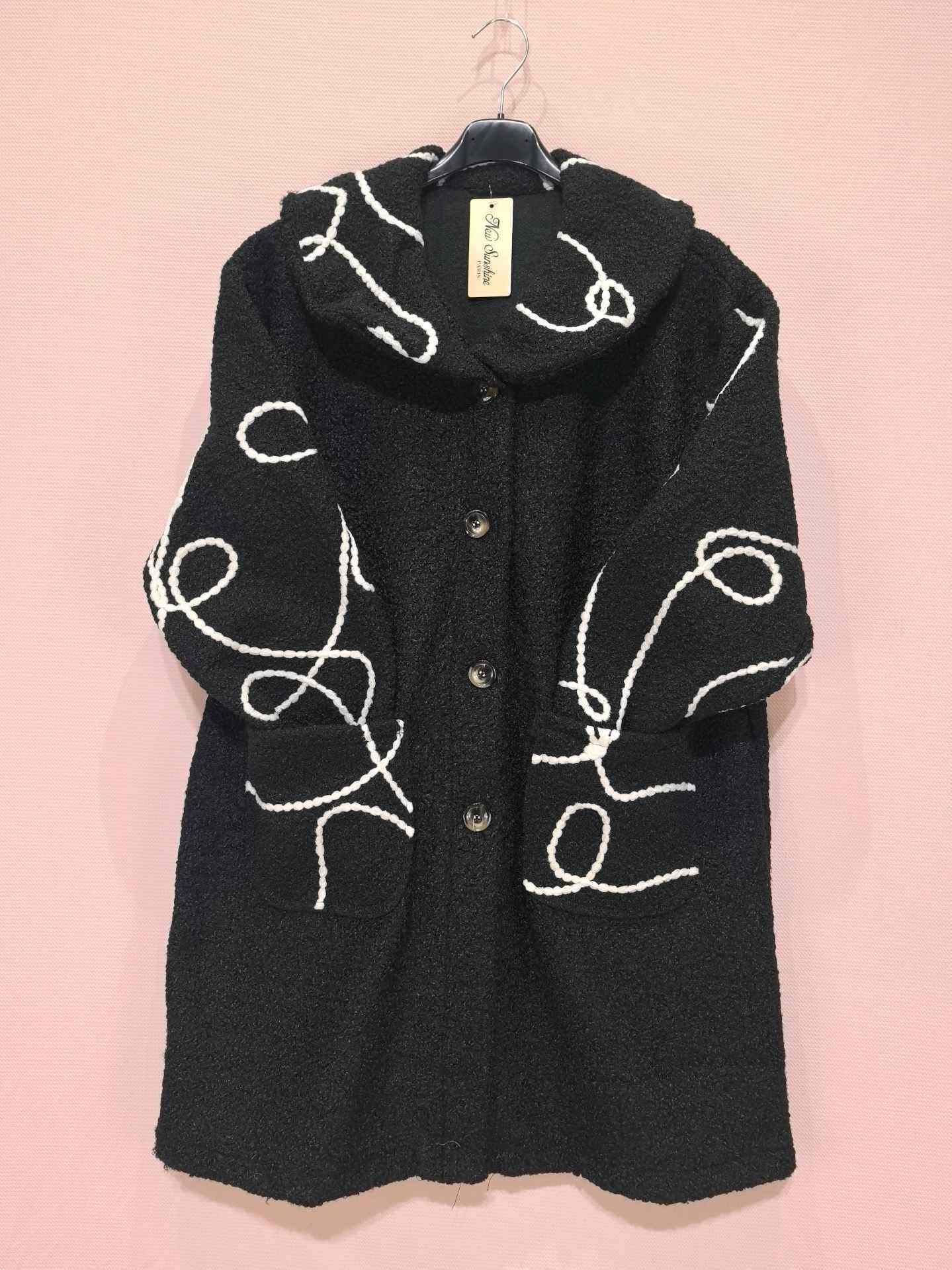 Manteau long en laine bouclée à motif graphique (x5)