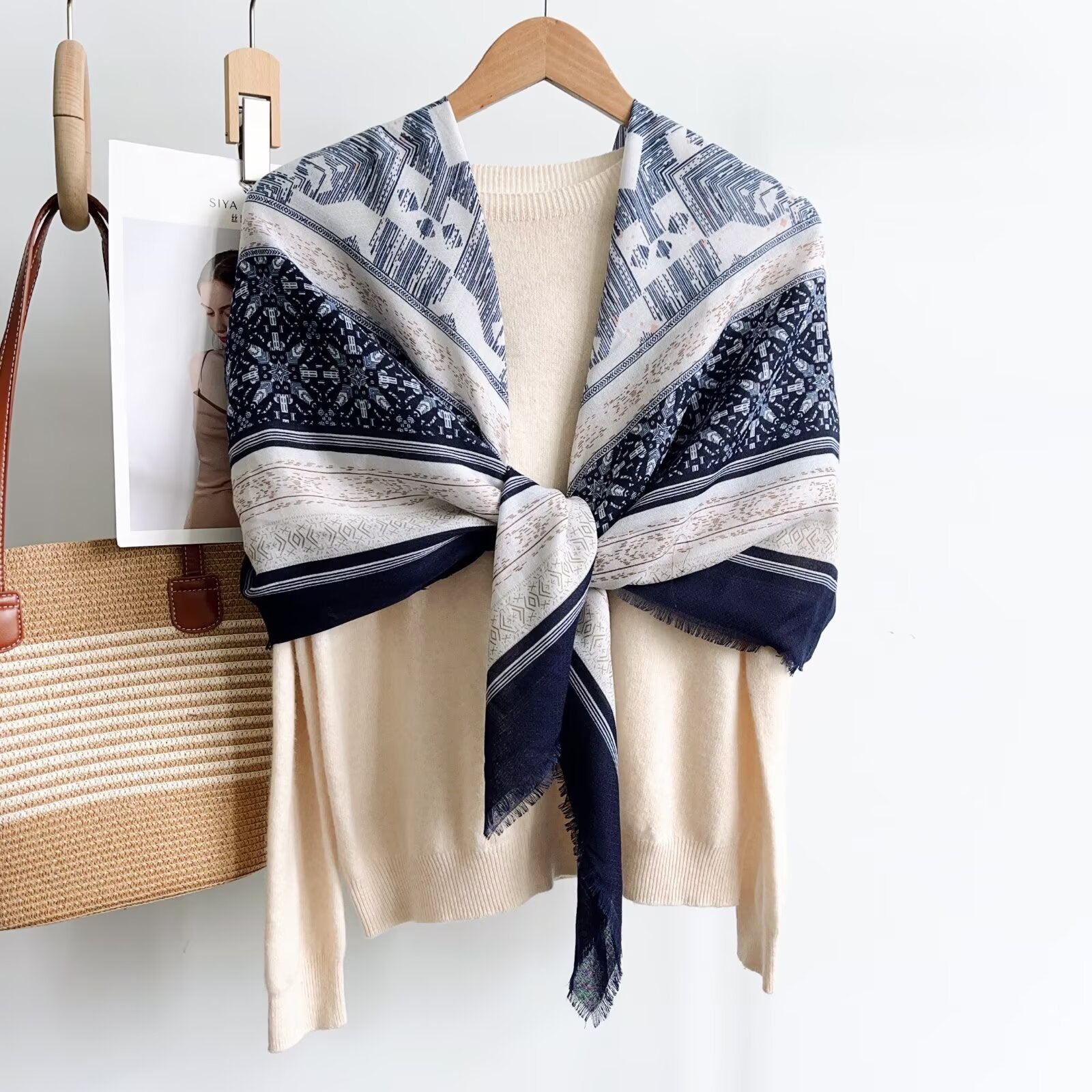 Grand Foulard Carré Ethnique Motif Géométrique à Franges (x12)