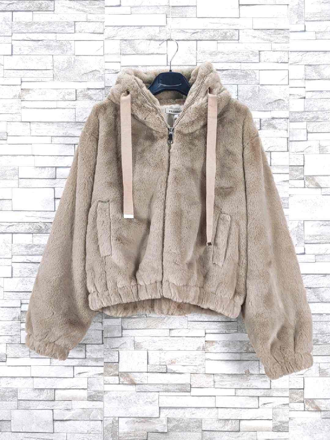 Manteau fourrure court avec capuche (x4)