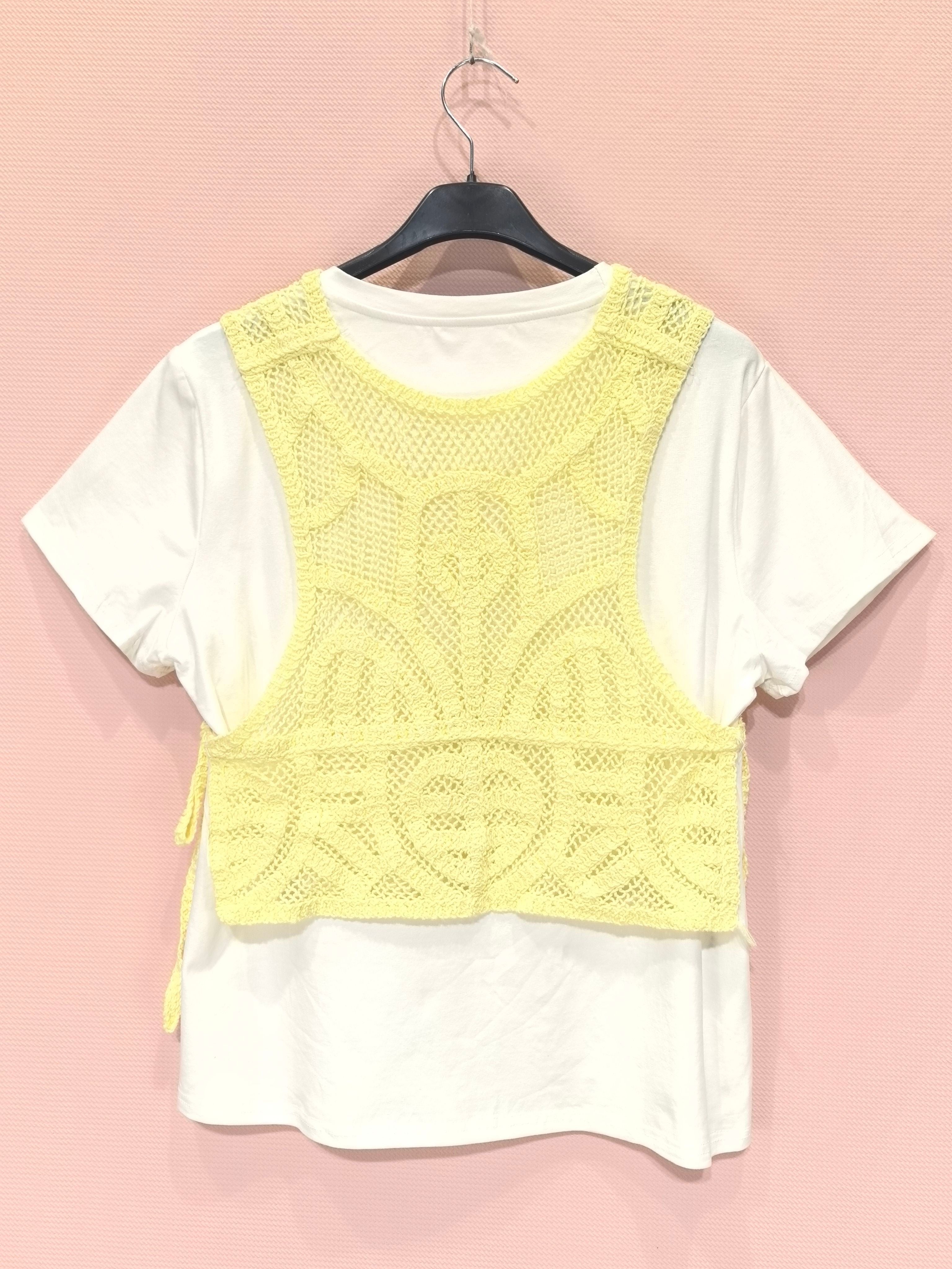 T-shirt blanc avec débardeur crocheté superposé(x8)