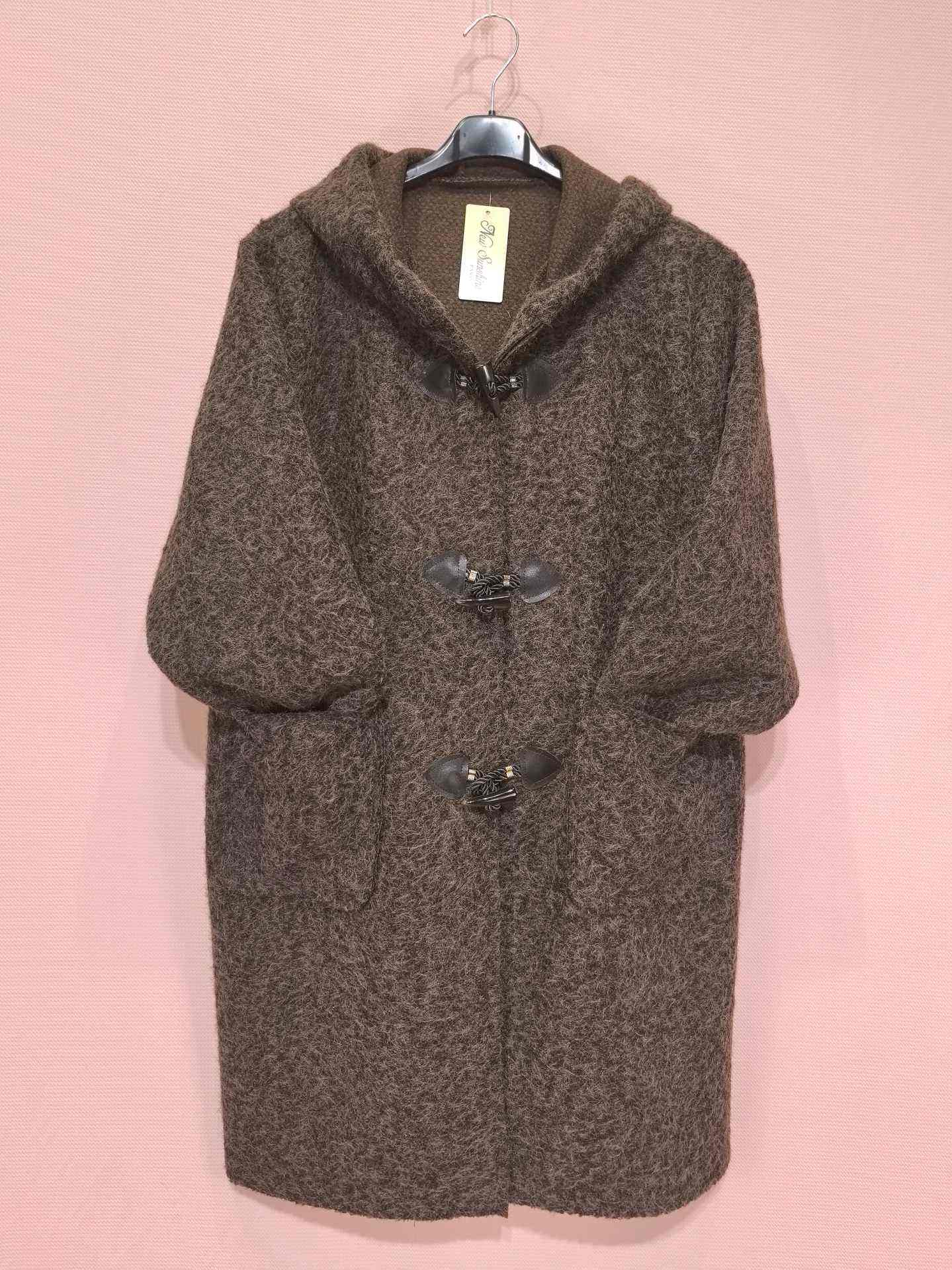 Manteau à capuche en laine bouclée avec fermetures brandebourgs (x5)