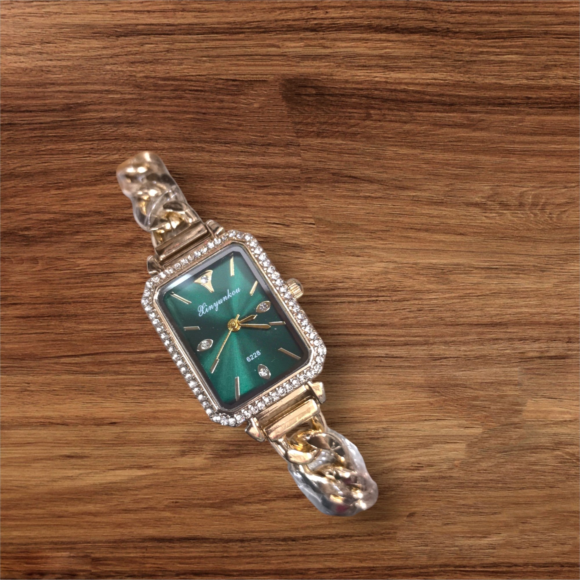 Montres femme bracelets métal Doré 6228A (x5)