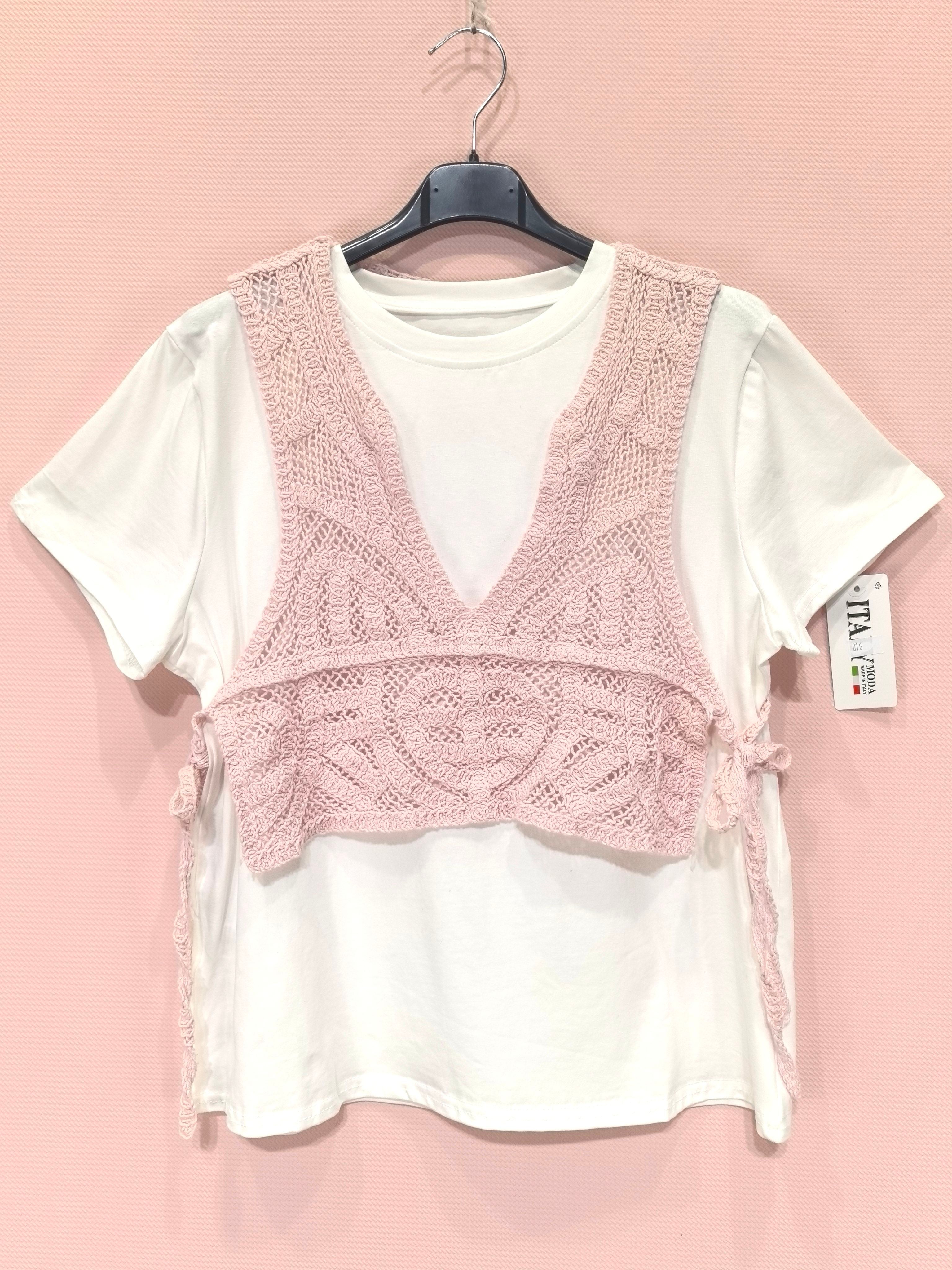 T-shirt blanc avec débardeur crocheté superposé(x8)