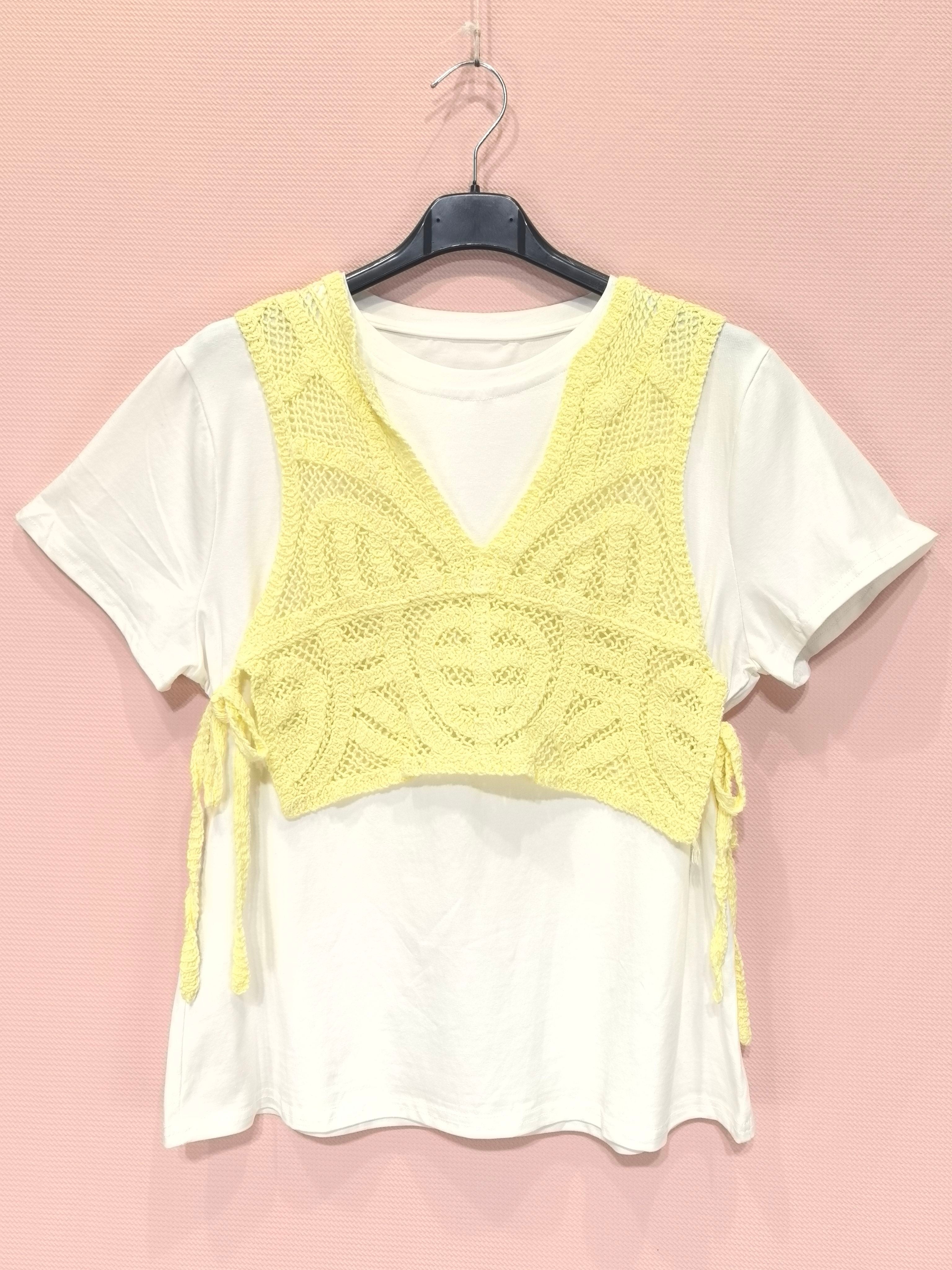 T-shirt blanc avec débardeur crocheté superposé(x8)