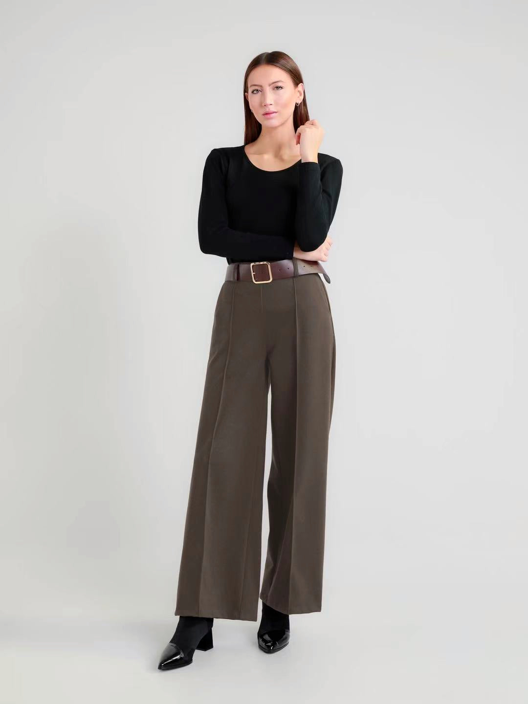 Pantalon Large avec plis frontaux
Taille élastique au dos pour un ajustement confortable.(x6)