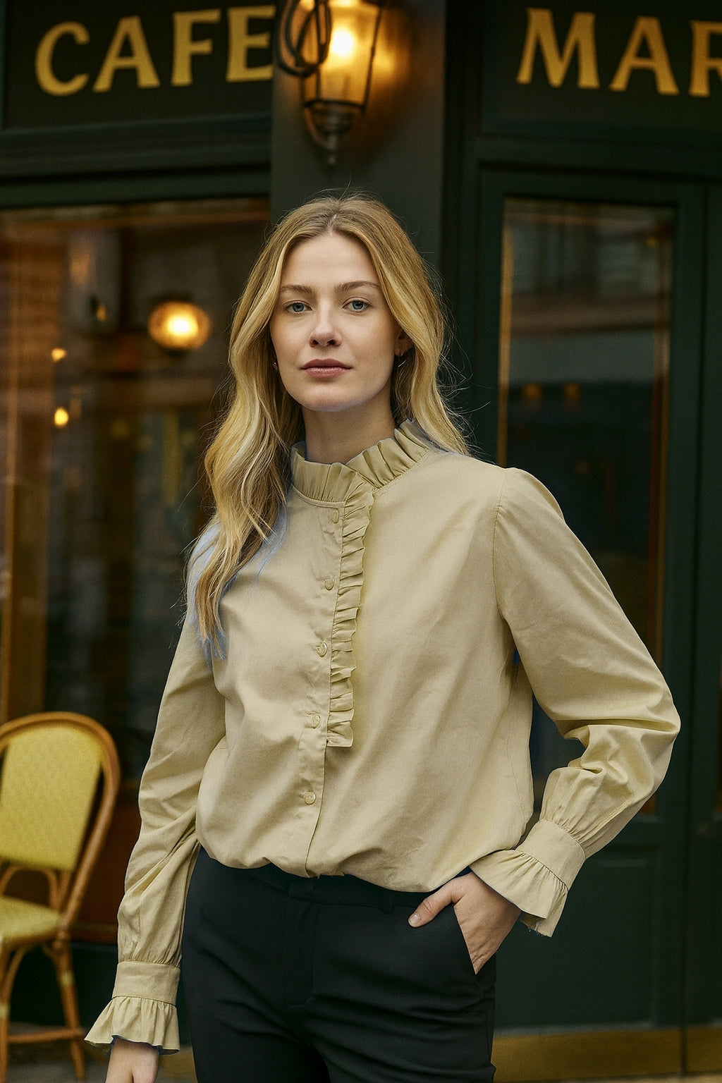 Chemise col volanté