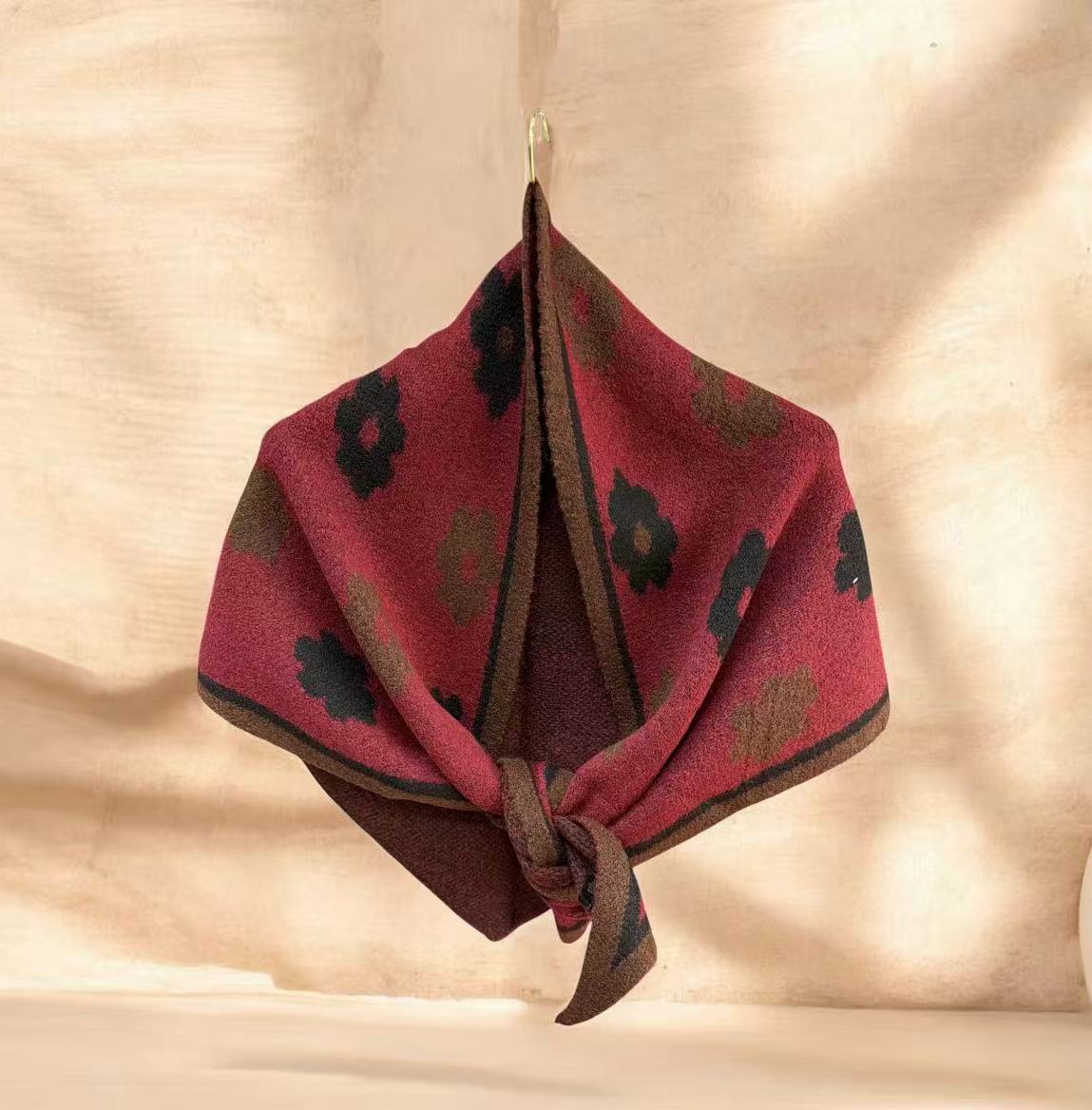 Écharpe triangle tricotée double face à motif fleurs(x10)