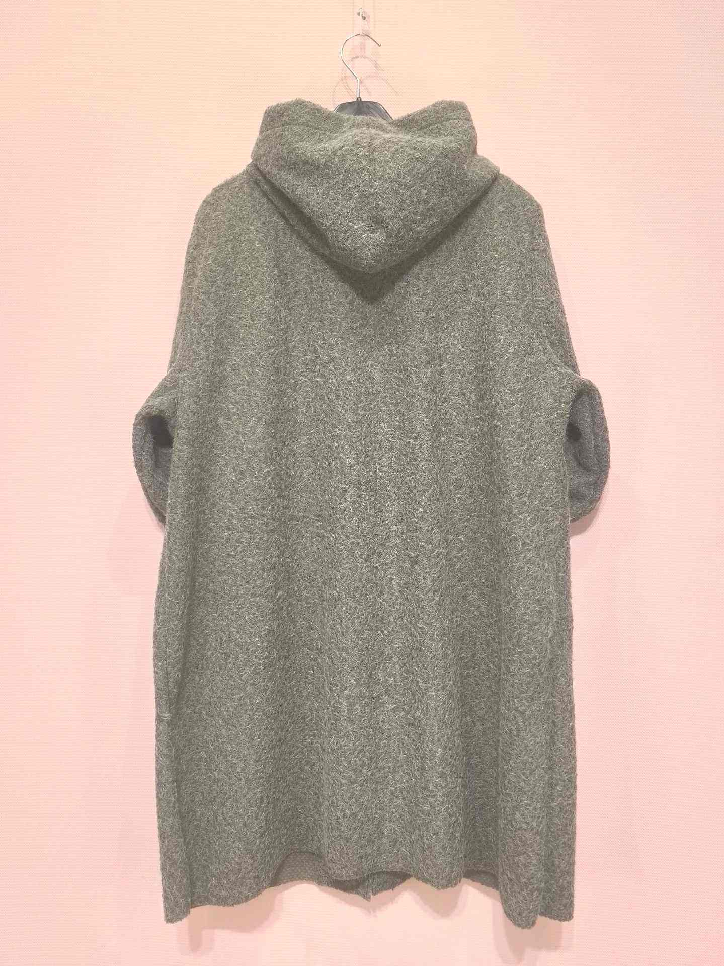 Manteau à capuche en laine bouclée avec fermetures brandebourgs (x5)