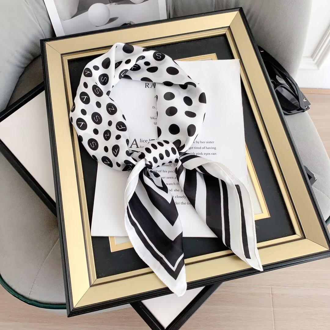 Foulard Carré touche soie 70cmx70cm (x12)#58