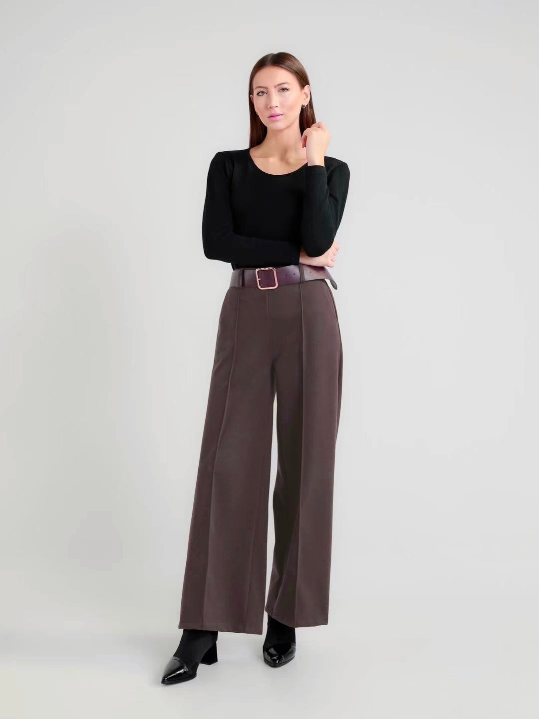 Pantalon Large avec plis frontaux
Taille élastique au dos pour un ajustement confortable.(x6)