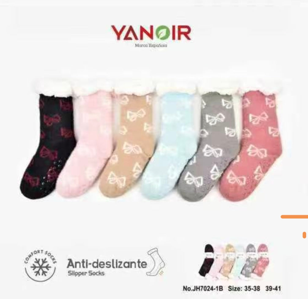 FEMME Chaussettes chaussons fourrées (x12)