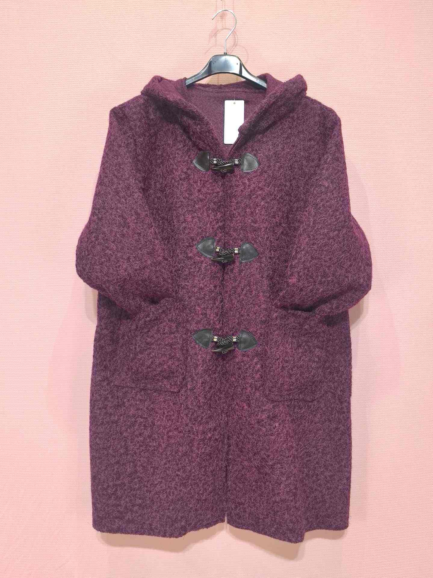 Manteau à capuche en laine bouclée avec fermetures brandebourgs (x5)