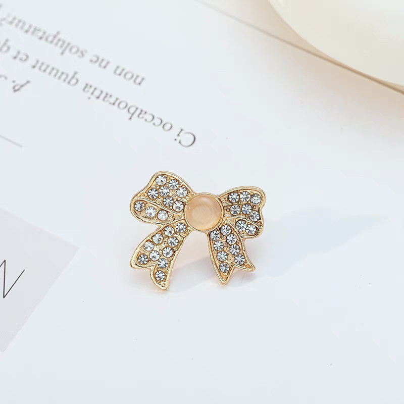 Petit broche en métal avec motif mélange (x12)