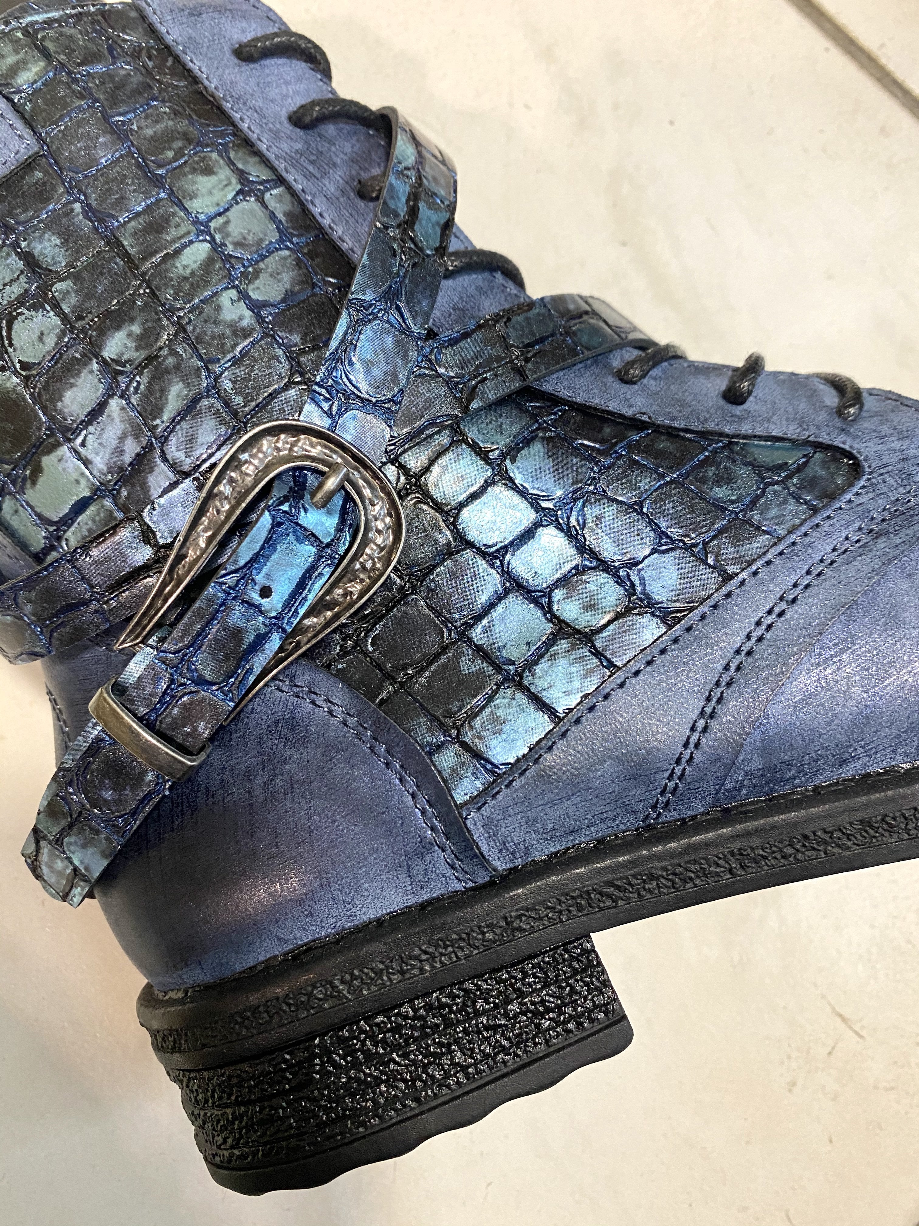 Bottines effet écailles boots CHARLIE (x12) 20,00€/paire | Grossiste-pro