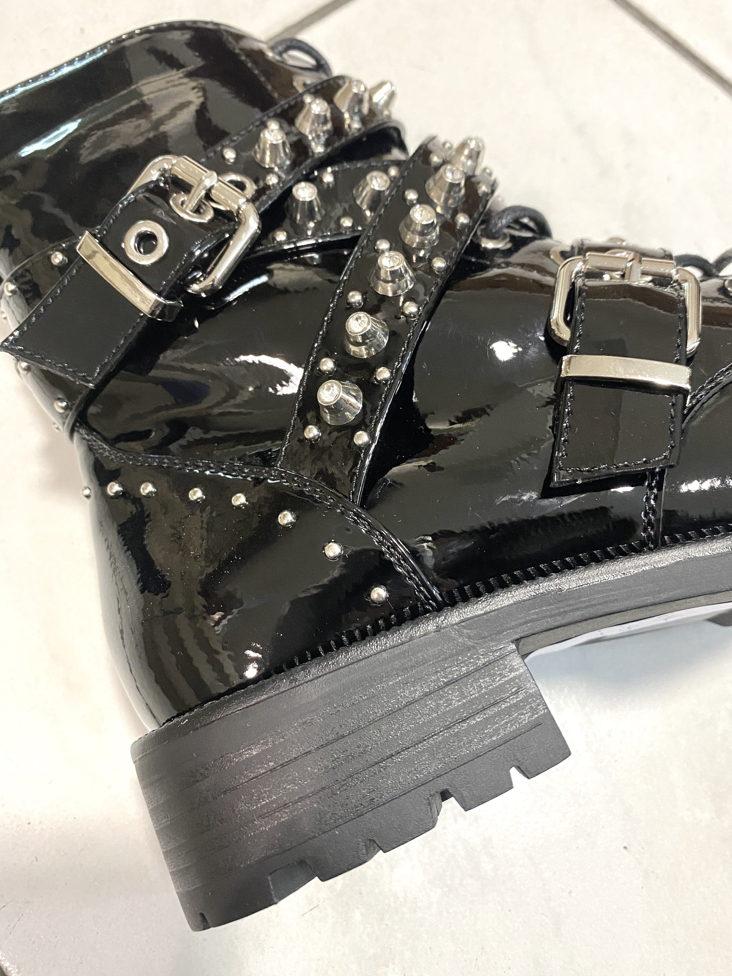 Bottines rock boots verni ROXANE (x12) 18,90€/paire | Grossiste-pro