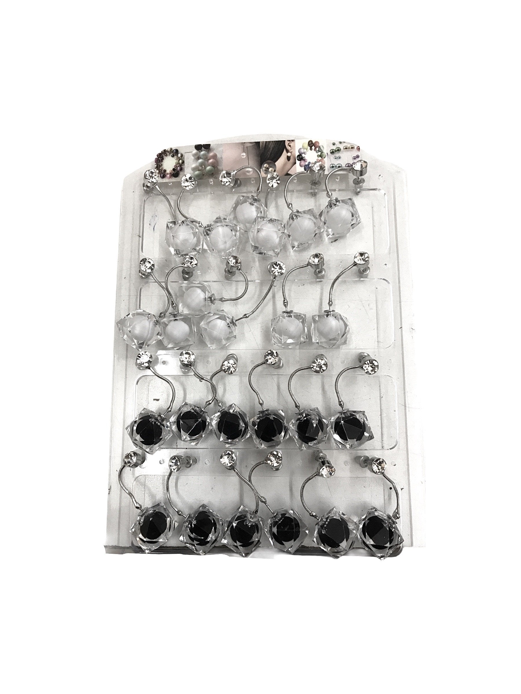 LOT DE 12 - Boucles d'oreilles pendantes forme cube 0,62€/paire | Grossiste-pro