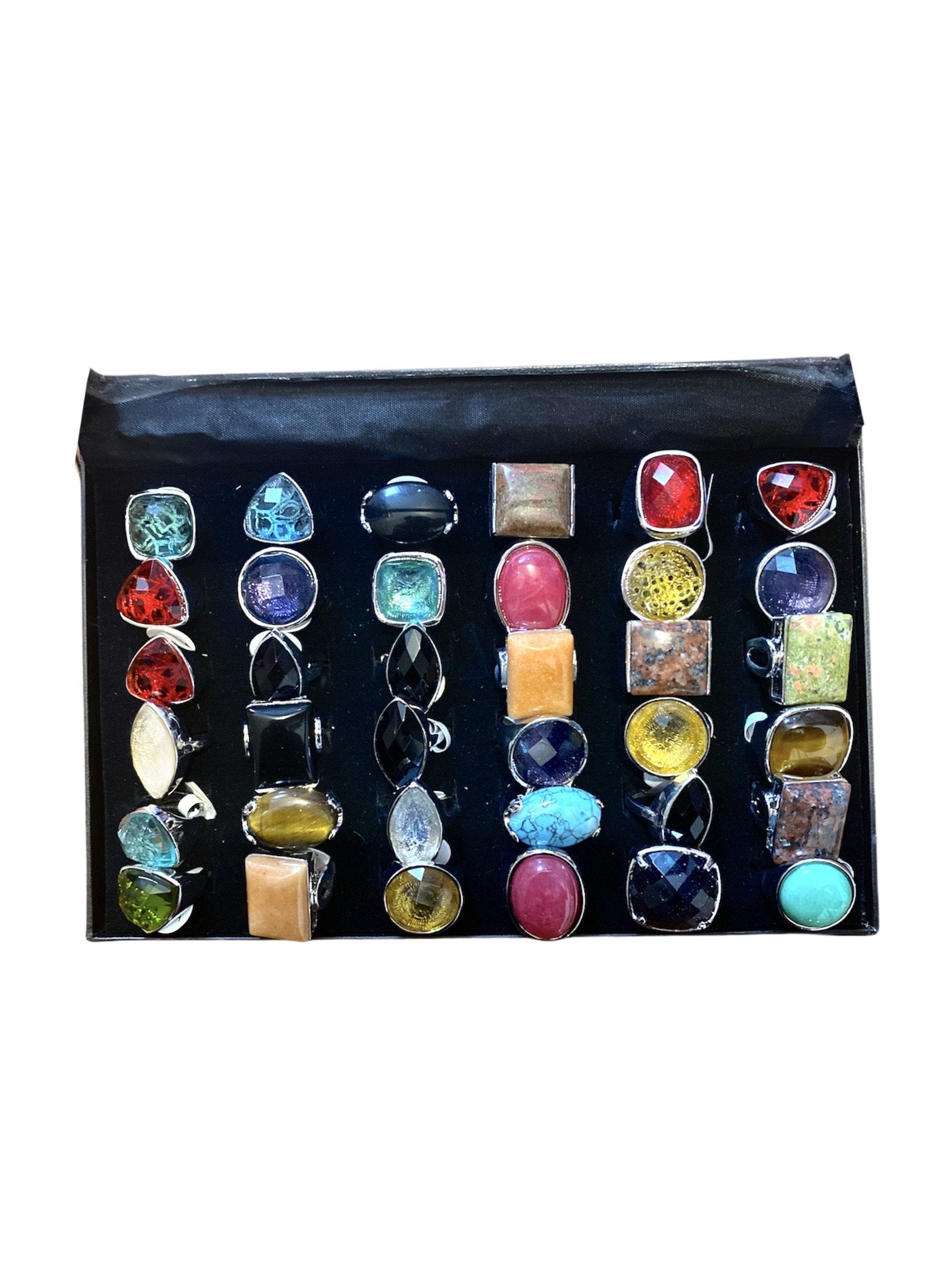 Boîte de bagues pierre femme (x36) 1,50€/unité | Grossiste-pro