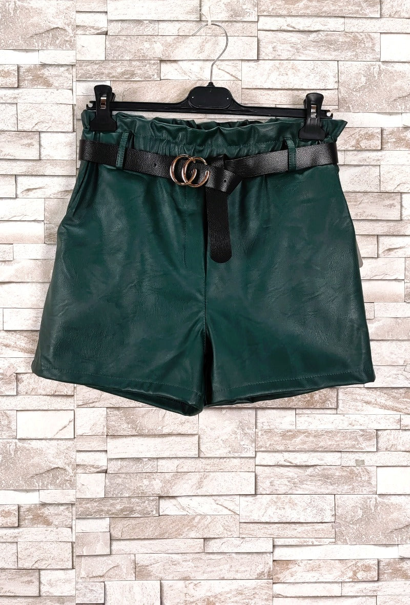 Short simili cuir avec poche et ceinture(x8)
