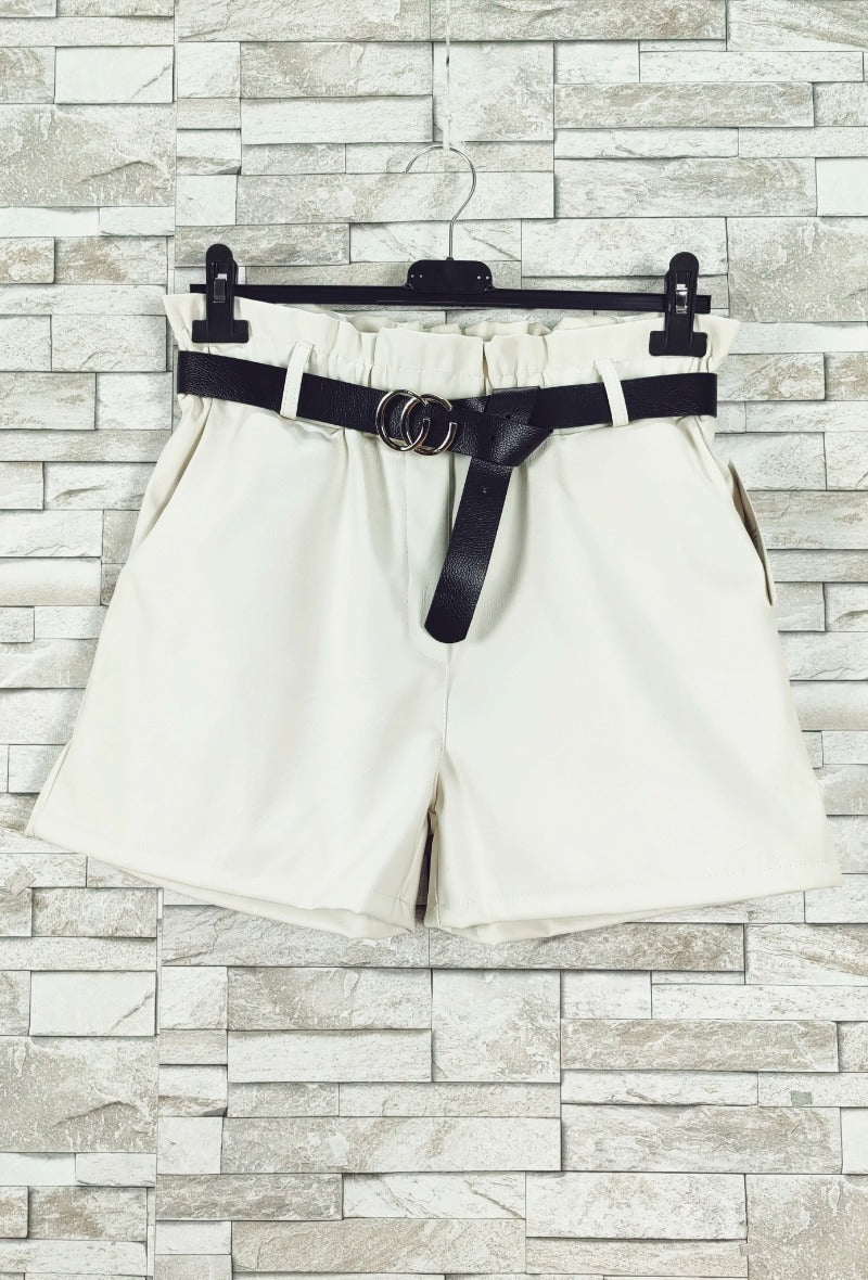 Short simili cuir avec poche et ceinture(x8)
