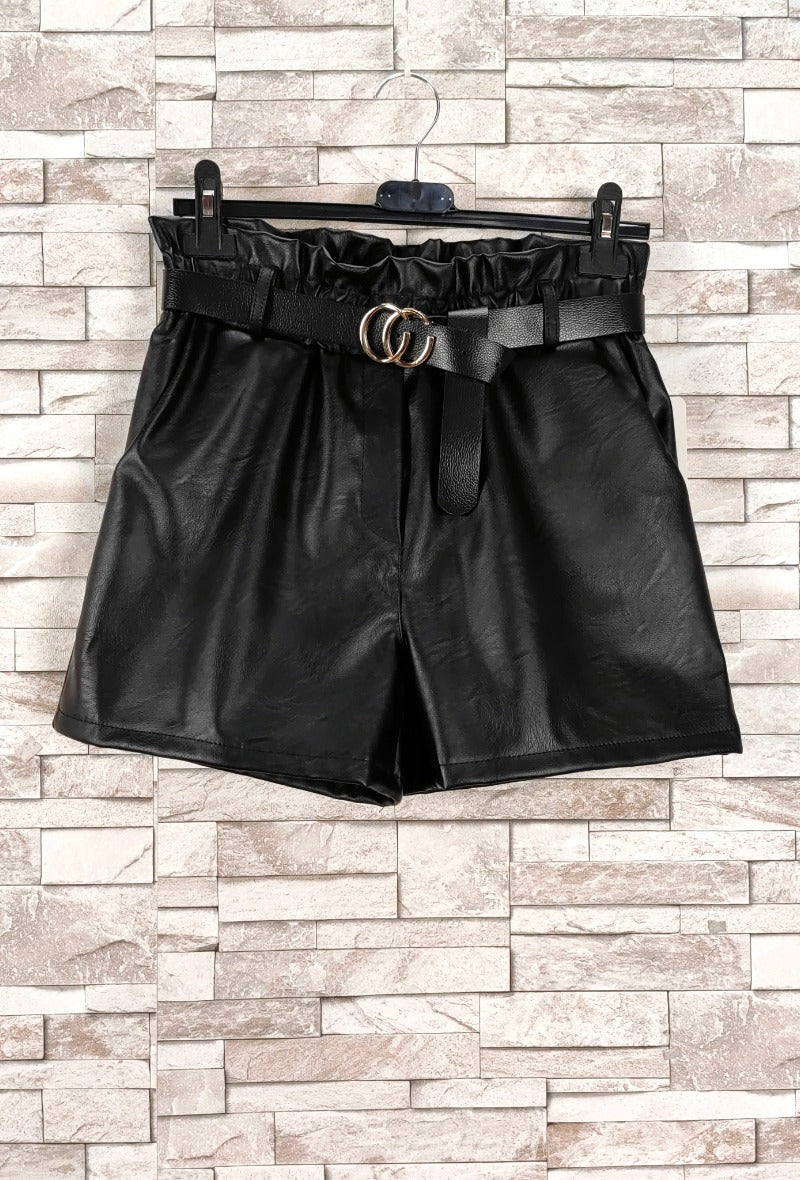 Short simili cuir avec poche et ceinture(x8)