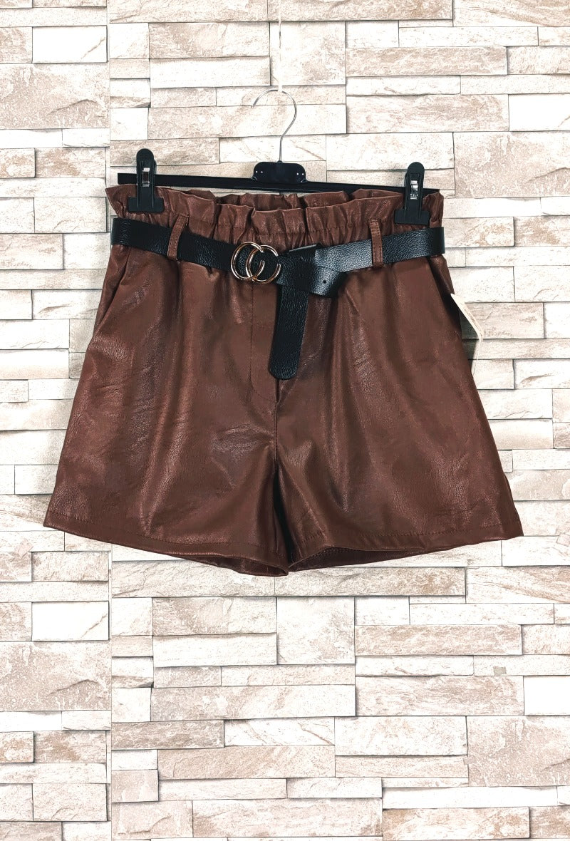 Short simili cuir avec poche et ceinture(x8)