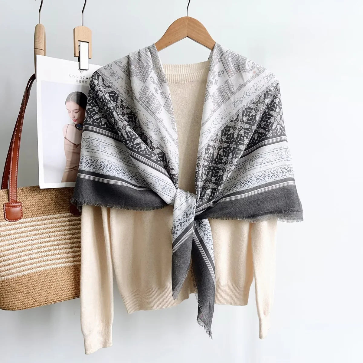 Grand Foulard Carré Ethnique Motif Géométrique à Franges (x6)