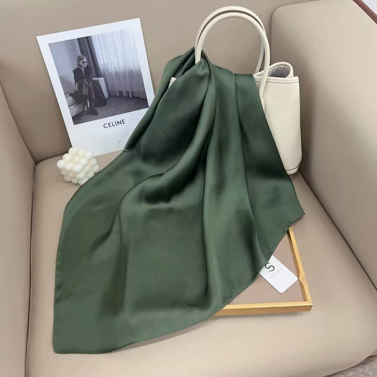 Foulard carré satin soie (x12)