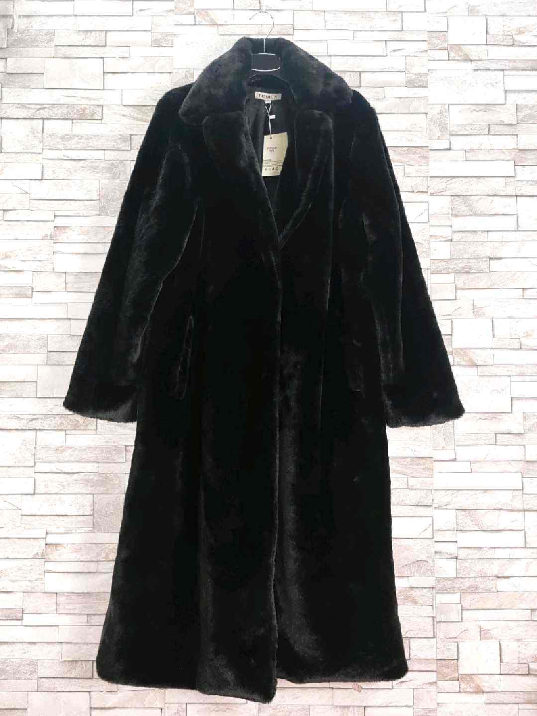 Manteau Fausse fourrure longue Avec Deux Boutons (x4)