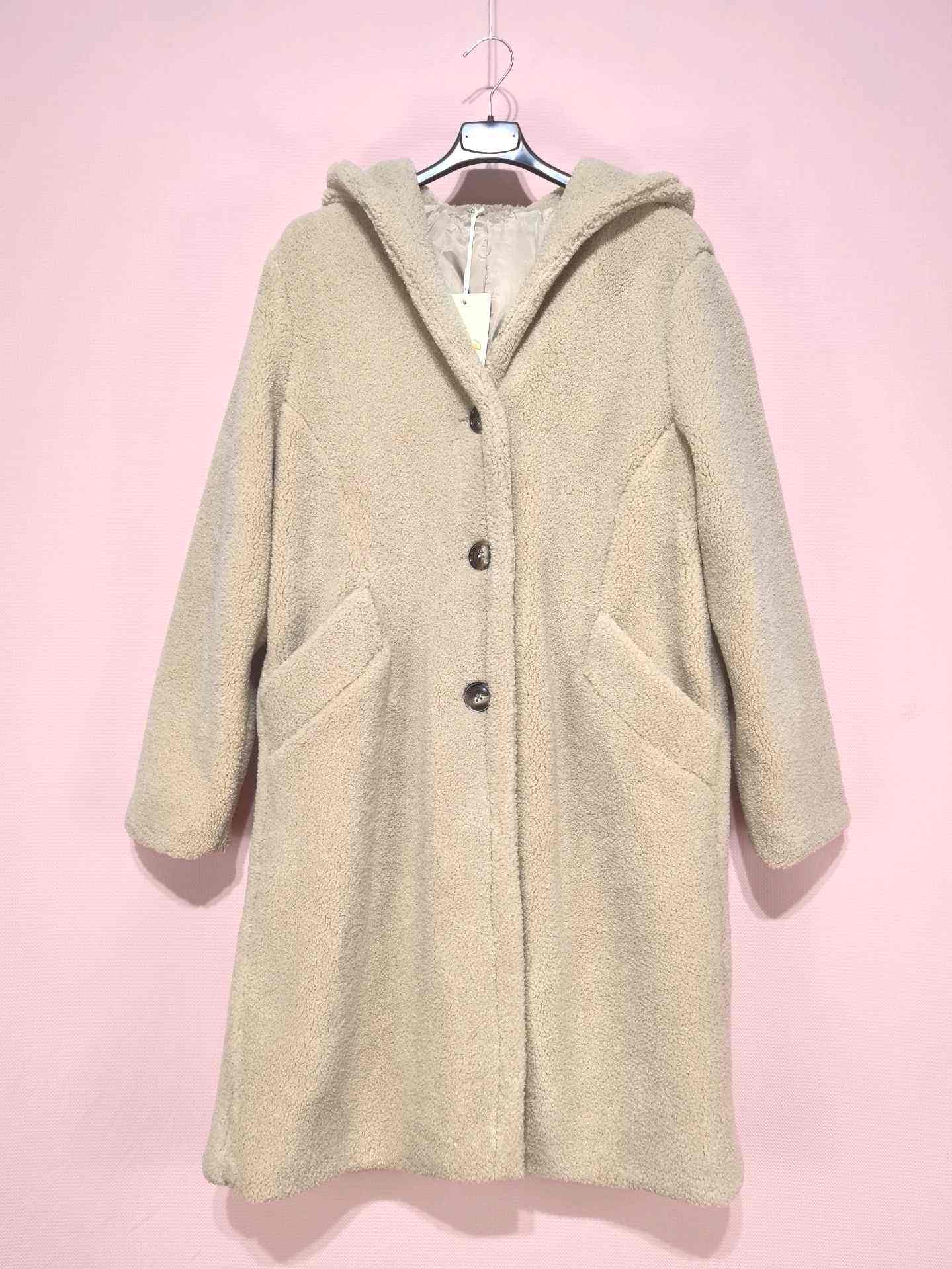 Manteau avec boutons et capuche (x2)