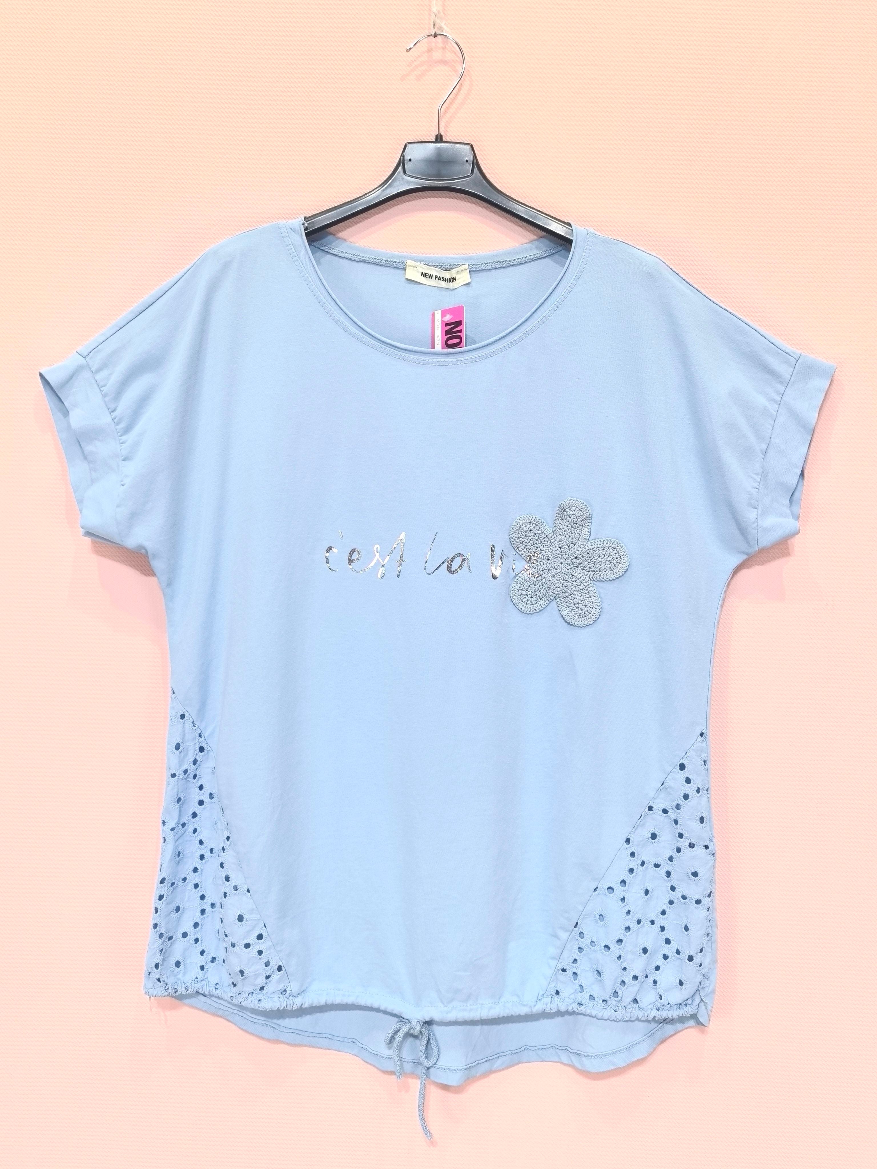 T-shirt empiècement broderie anglaise accompagné d'une fleur en crochet (x6)
