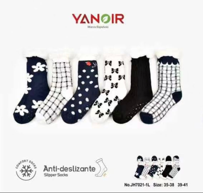 FEMME Chaussettes chaussons fourrées (x12)/1L