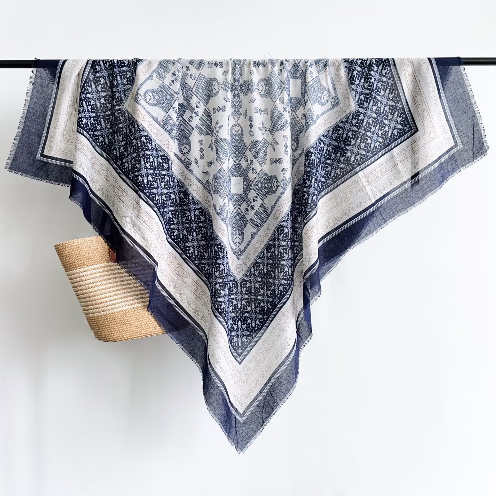 Grand Foulard Carré Ethnique Motif Géométrique à Franges (x12)