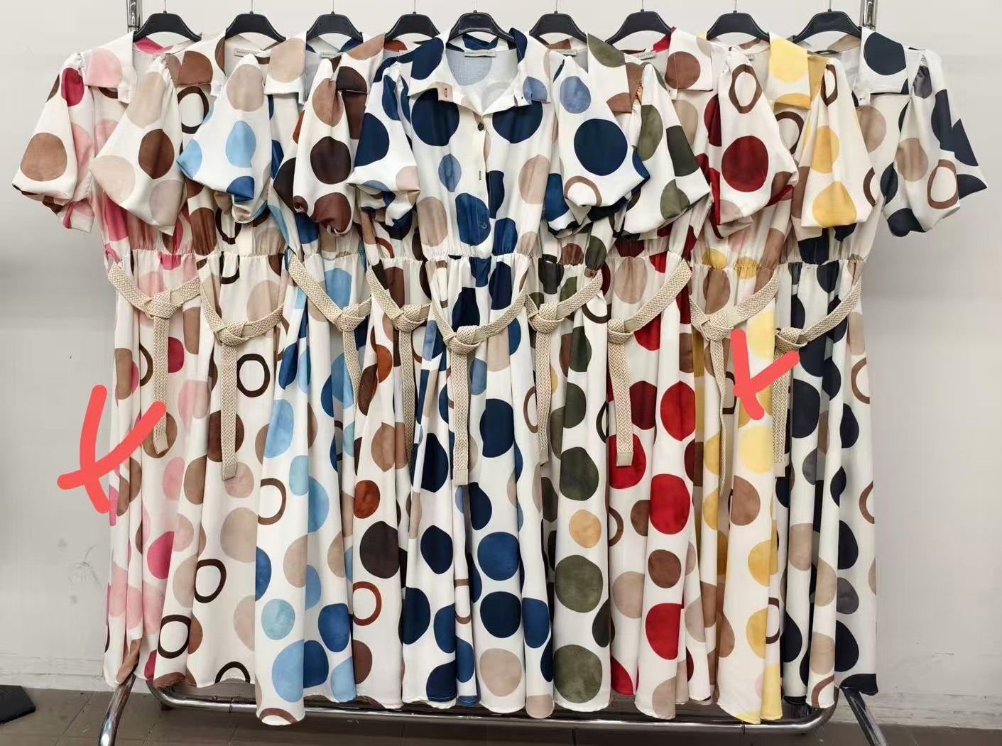 Robe Longue  à Pois Abstraits, boutonnée à manches bouffantes(x4)