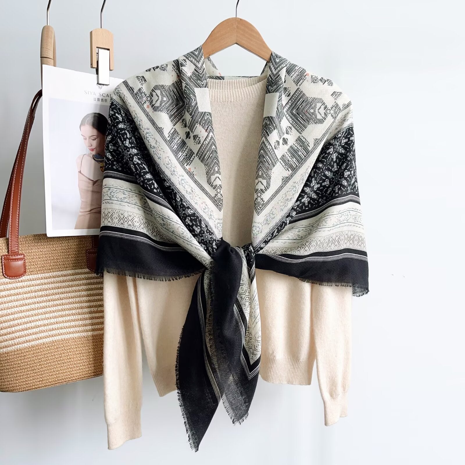 Grand Foulard Carré Ethnique Motif Géométrique à Franges (x12)