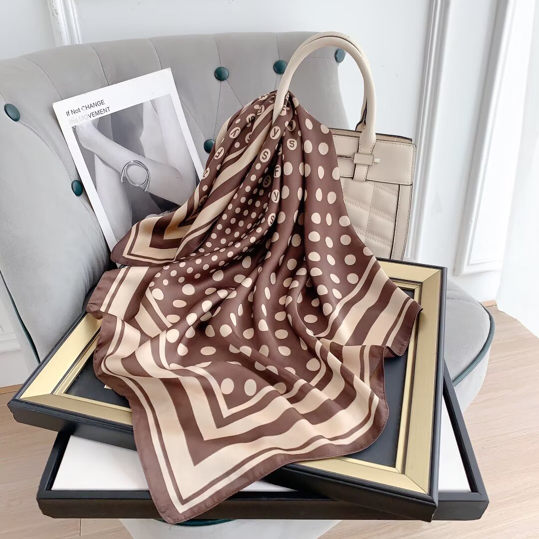 Foulard Carré touche soie 70cmx70cm (x12)#58
