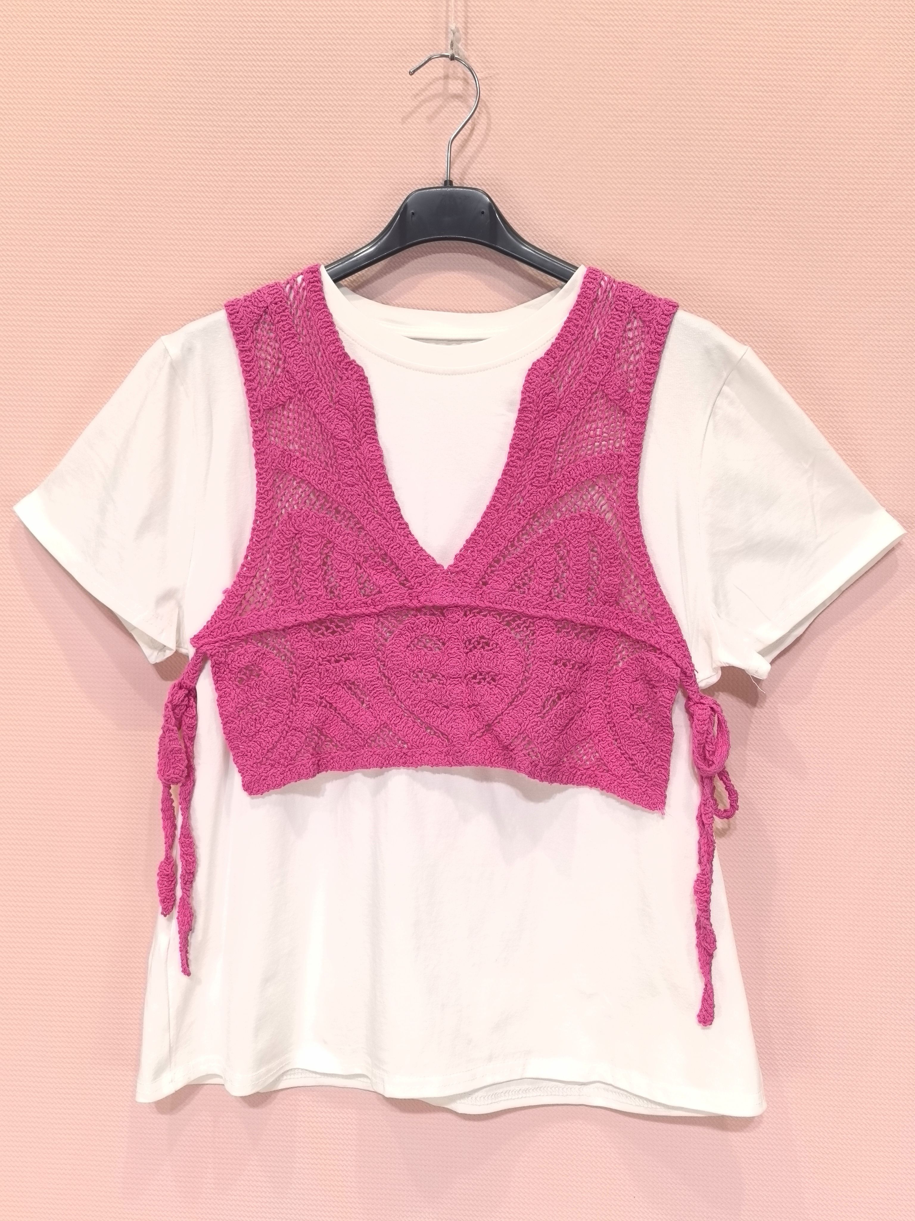 T-shirt blanc avec débardeur crocheté superposé（x8）