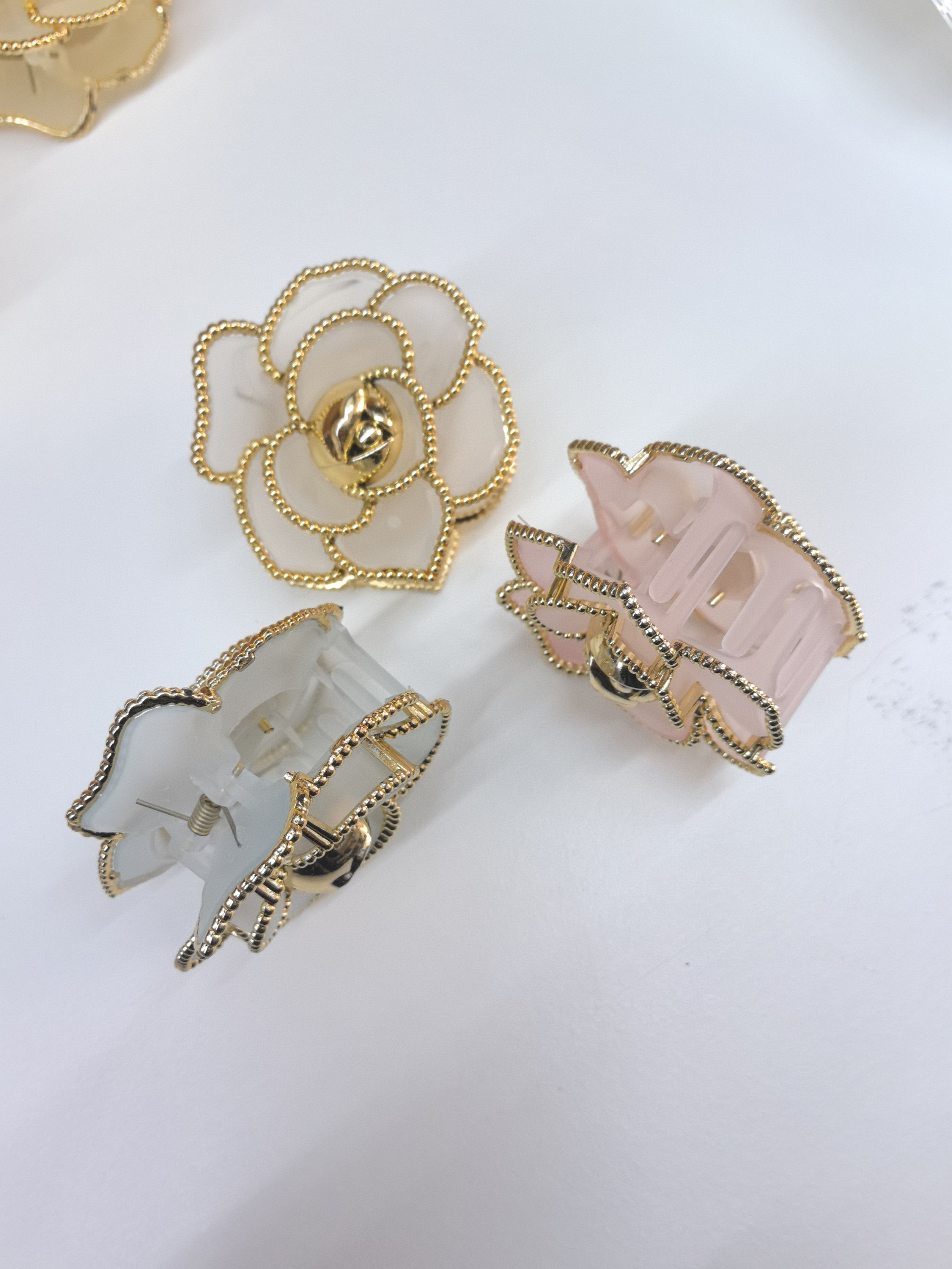 Pince à cheveux camélia bord doré(x12)#25