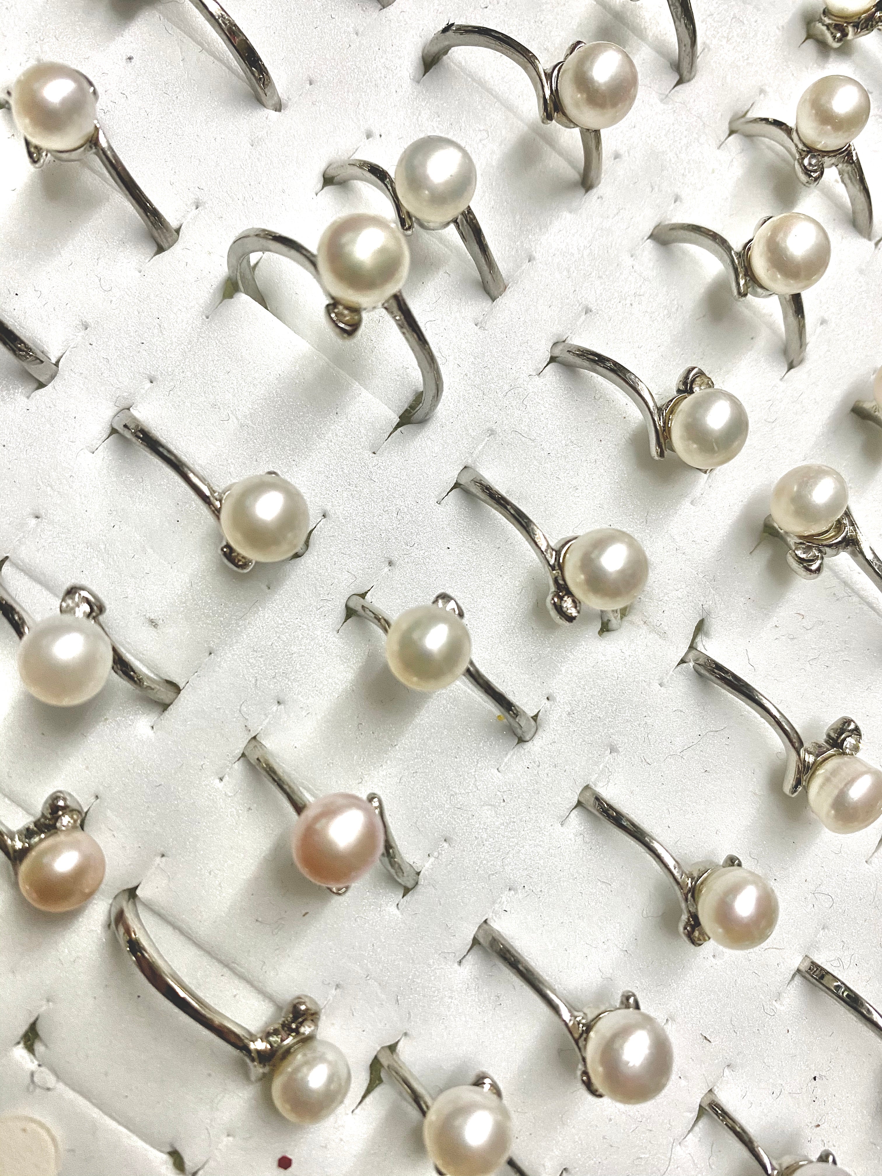 Bagues perles fantaisie femme (x50)